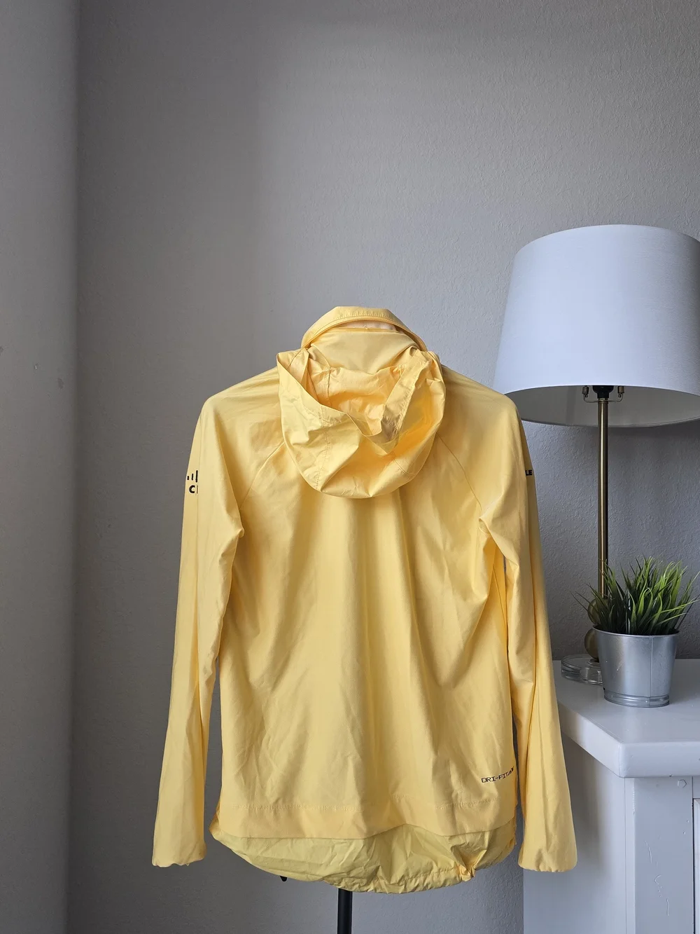 Nike Dri-FIT ADV Women's L Yellow 1/2 Zip Pullover Jacket Hooded Running